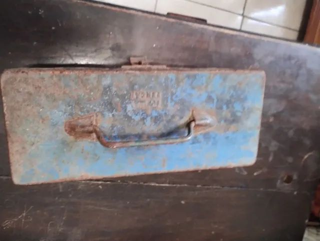 Caixa de ferramentas antiga 