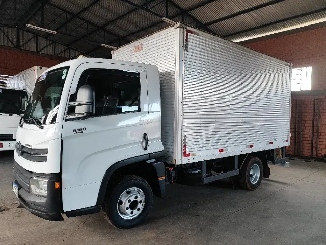 VW 6-160 Com Ar e furgao Unico dono