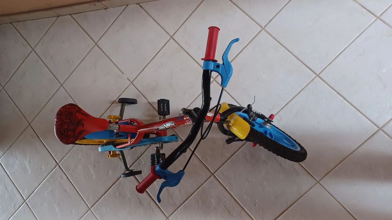Bicicleta infantil Hot Wheels - 16 polegadas - Foto 2