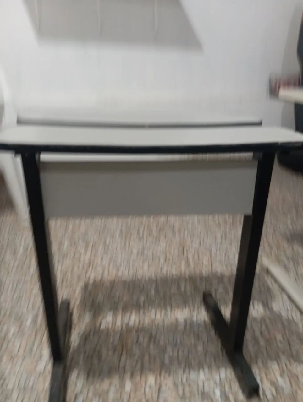 Mesa pra computador pequena 64295851664259121