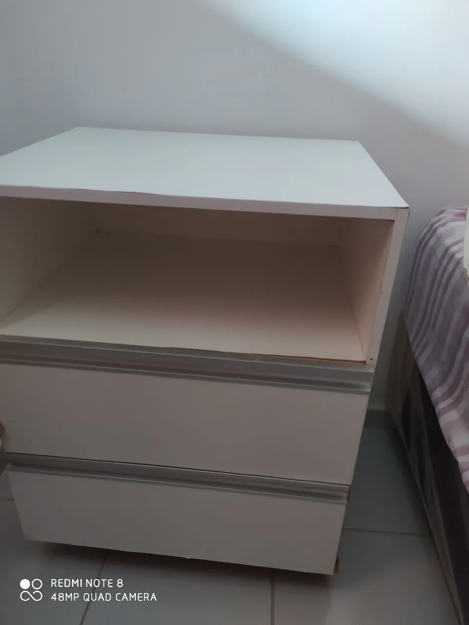 Mesa de Cabeceira Branca 2 Gavetas