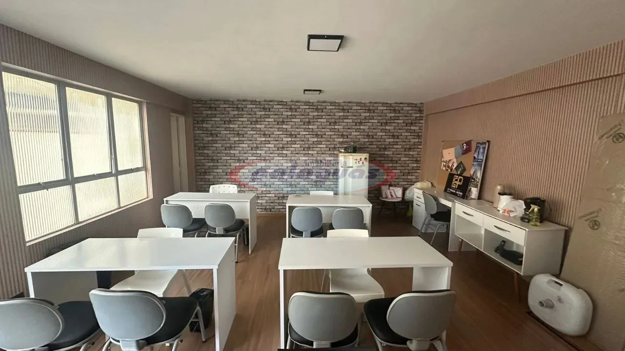 SALA NO CENTRO DE MARINGÁ, TODA MOBILIADA COM 2 AMBIENTES E 37,00M² (OPORTUNIDADE).