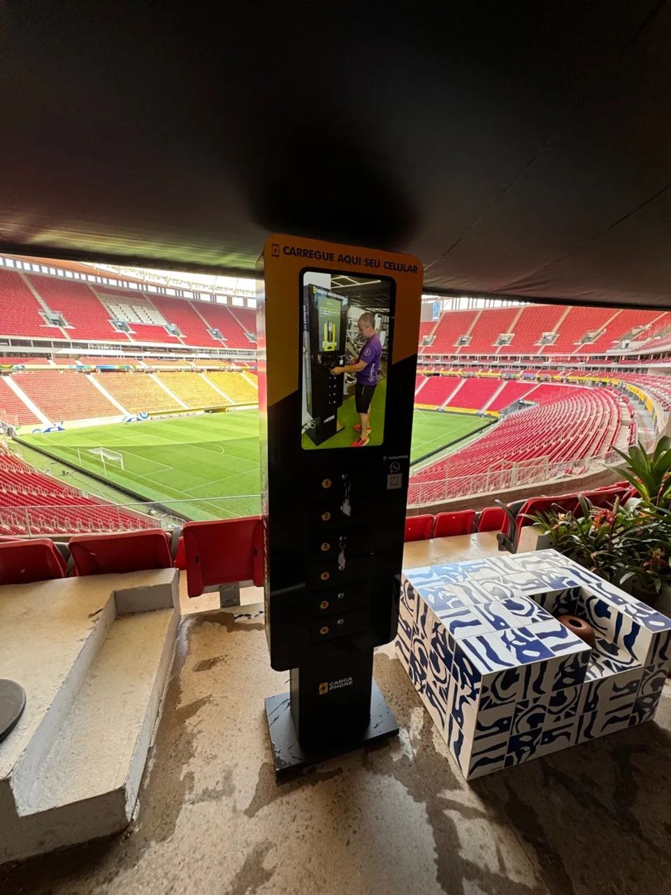 Aluguel de Totem Carregador de celular com midia digital! - Foto 2