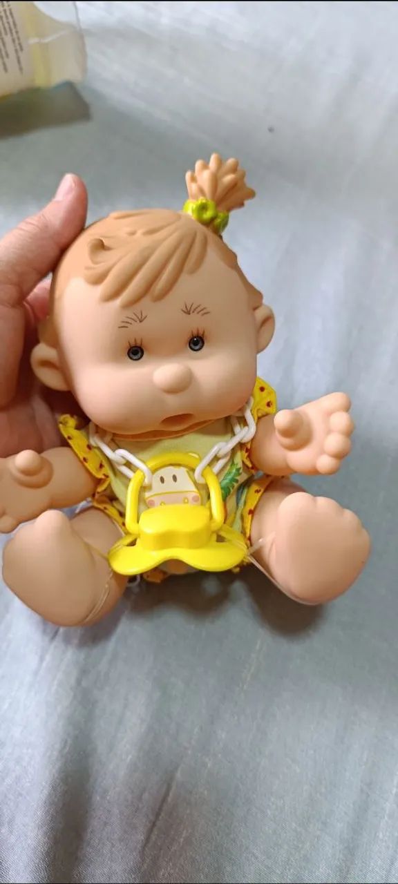 Boneca YOGURTINIS colecionável completa ,a caixa está um pouco amassada mas é original.