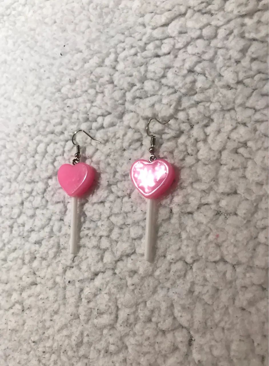 Brinco pirulito de coração rosa - Foto 2