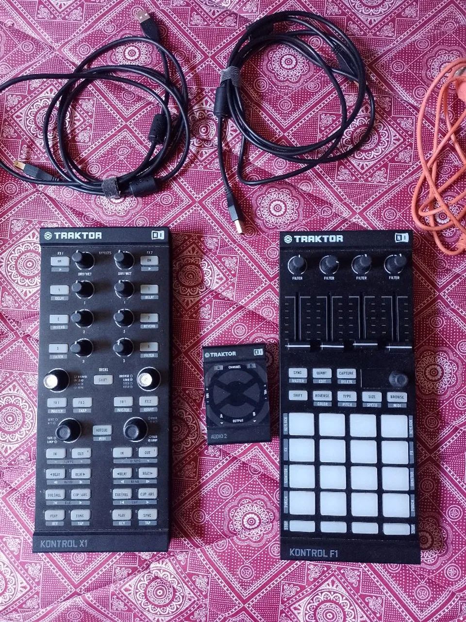 Mesa de DJ Traktor Kontrol X1 e Kontrol F1 e Traktor audio 2 + bag