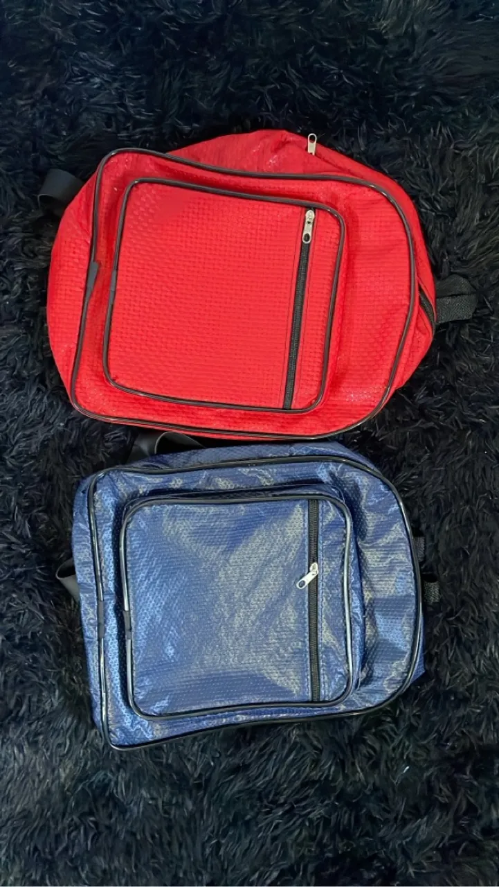 Mochilas Vermelha e Azul Resistentes e Espaçosas