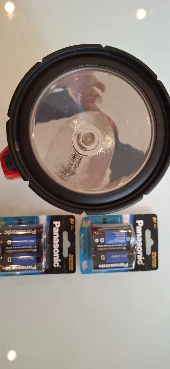 Super Lanterna Panasonic, potente com pilhas