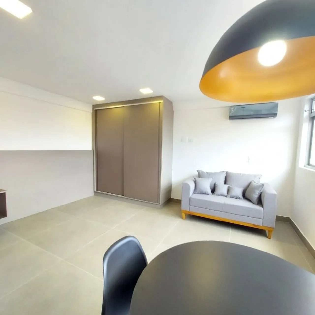 Apartamento NOVO-MOBILIADO-EQUIPADO com 01 quarto (Studio) para Locação com 34 m² no Centr