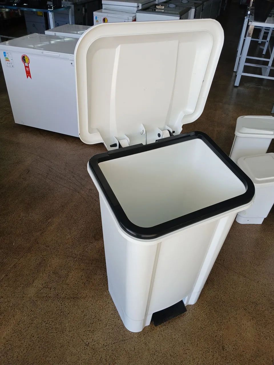 Lixeira  de Pedal Bolivar 100 Litros - Foto 4