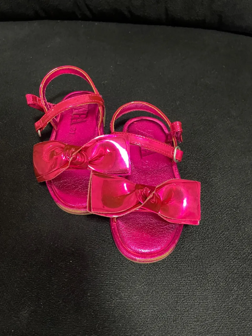 Sandálias Zara Rosa com Laço - Perfeitas para sua Princesa!