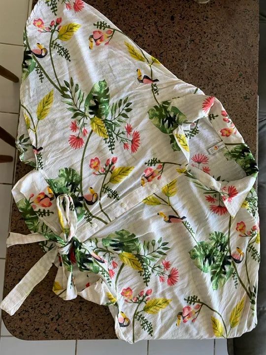 Vendo blusa floral tamanho P - Foto 4
