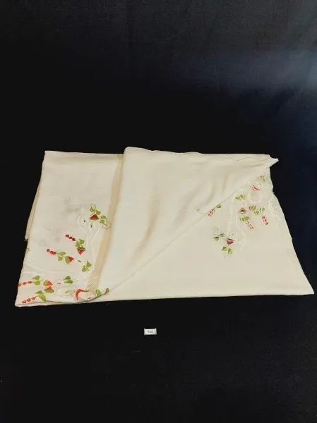 Toalha de mesa bordada a mão