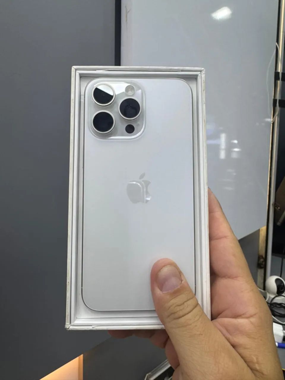 IPHONE 15 PRO MAX 256GB NATURAL SEMINOVO - Celulares e Smartphones