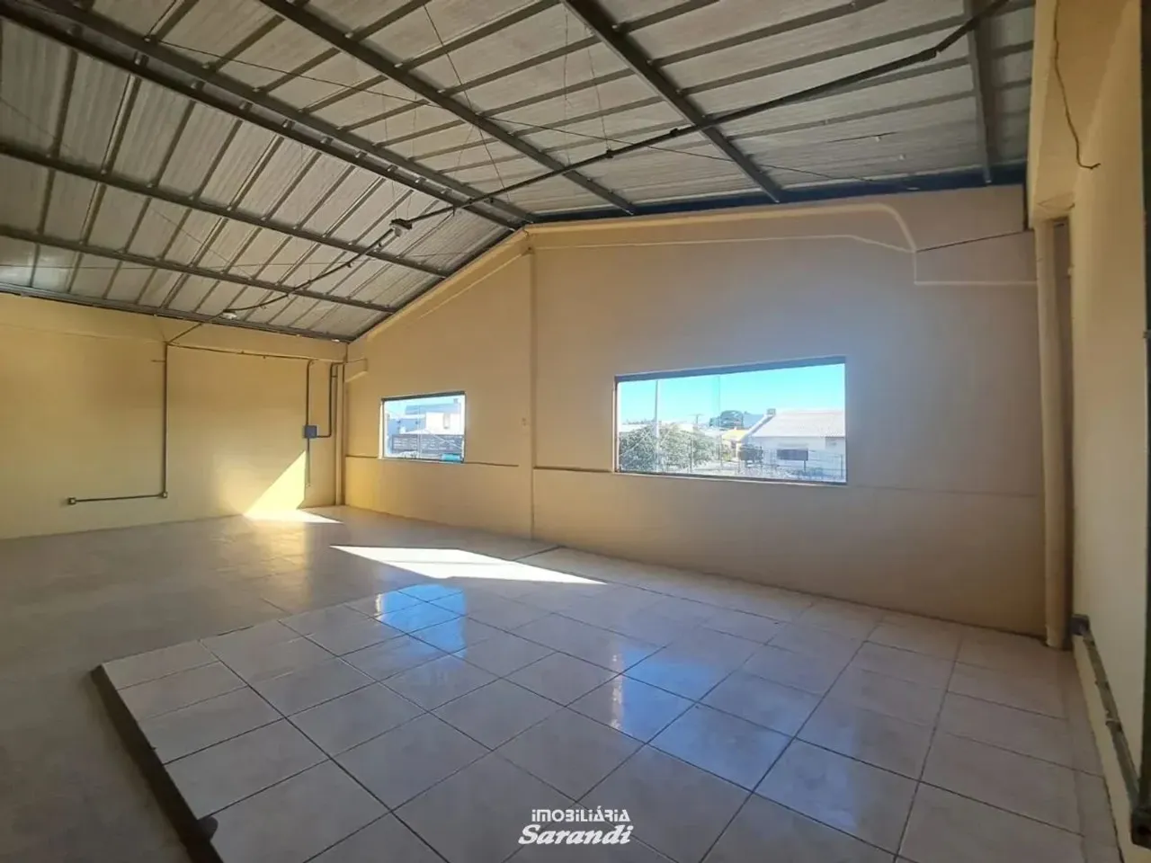 Depósito com área aproximada 220m²