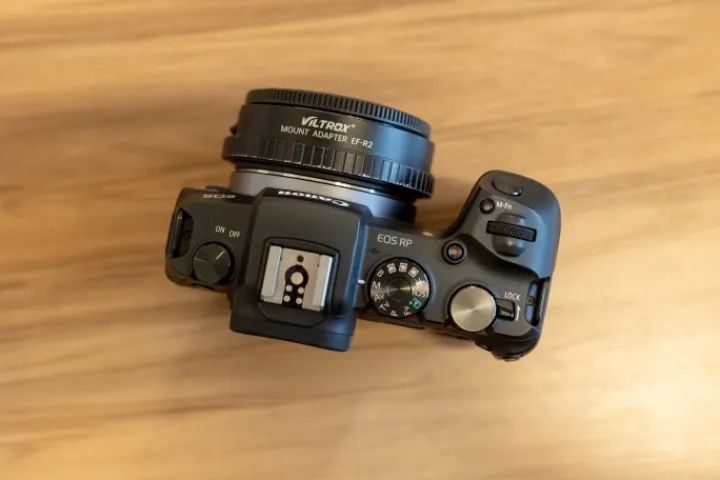Canon RP + Adaptador Viltrox - Foto 5