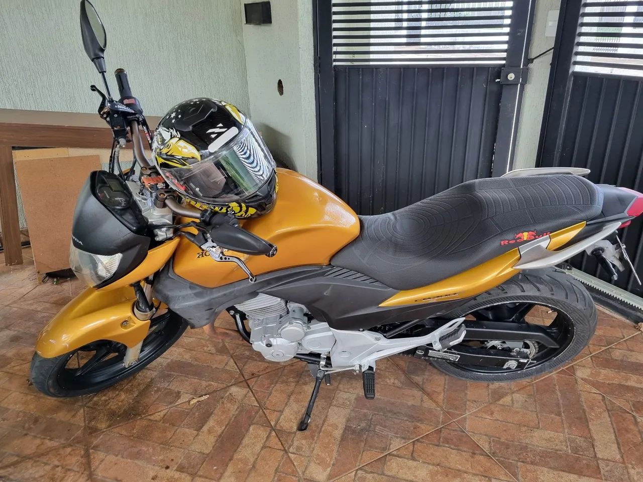 CB 300 2015 + Capacete 