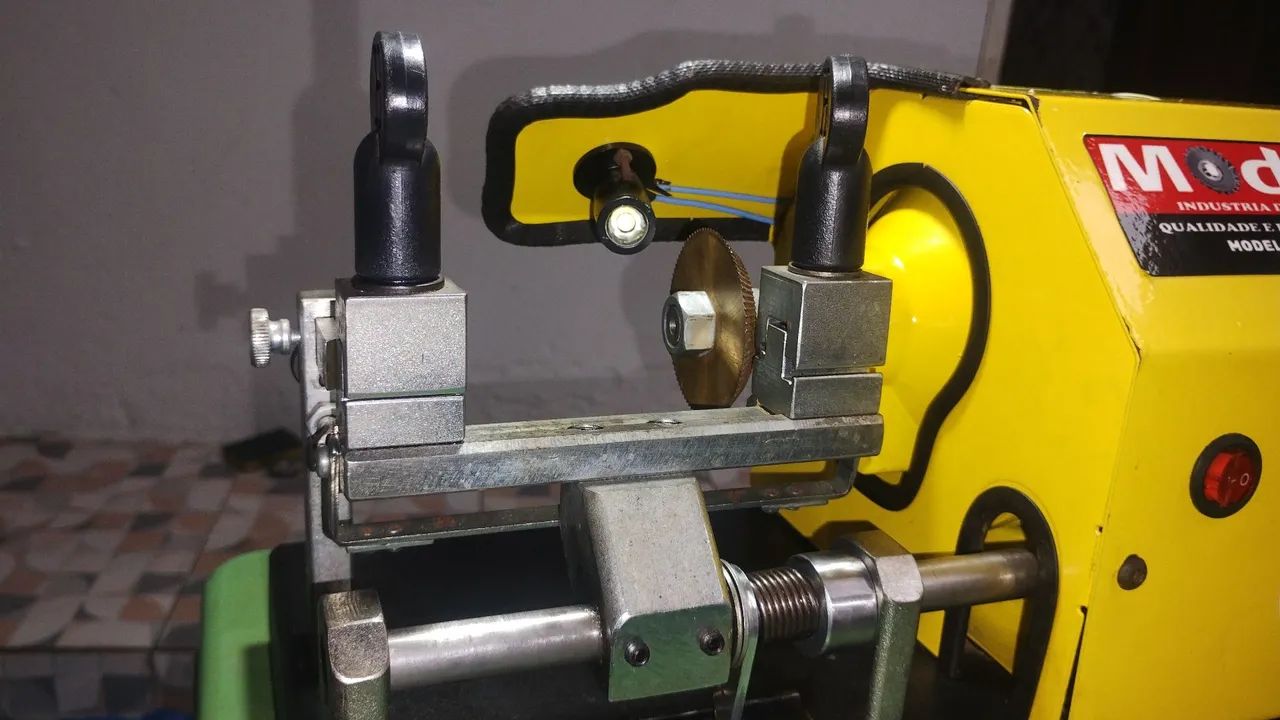 Máquina de Copiar Chaves Moderna P22 Automática - Foto 5
