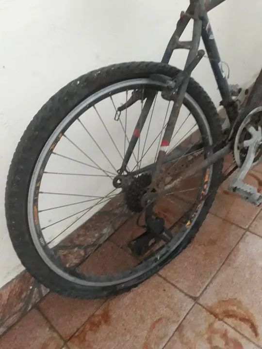 Bicicleta Caloi aro 26 ( conserto) - Foto 3
