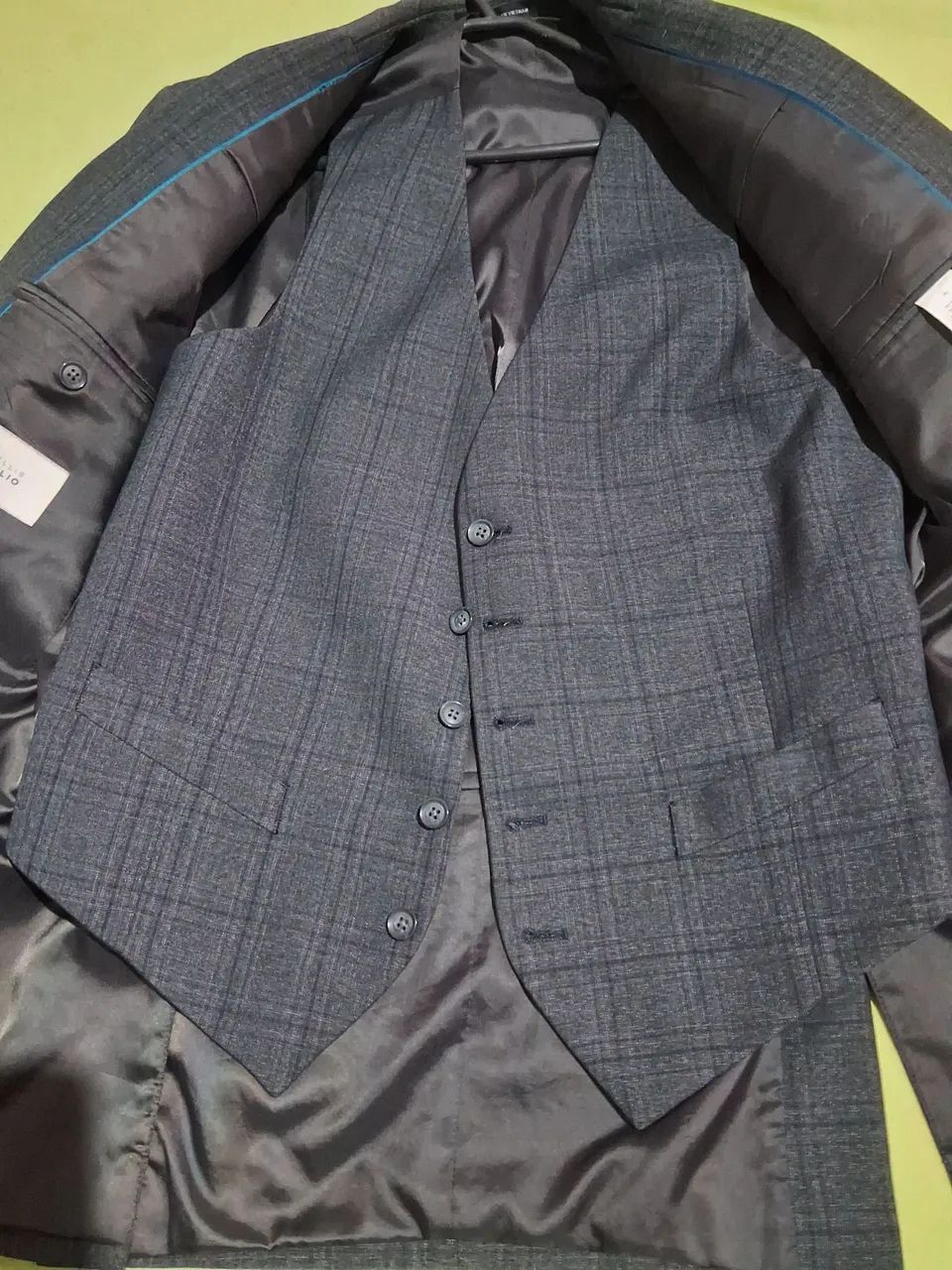 Blazer Masculino Cinza com Detalhes em Xadrez - Foto 2