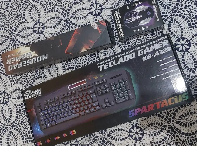 Kit Teclado, Mouse e Mousepad Kmex - Semimecânico, Luminoso, Excelente Estado!