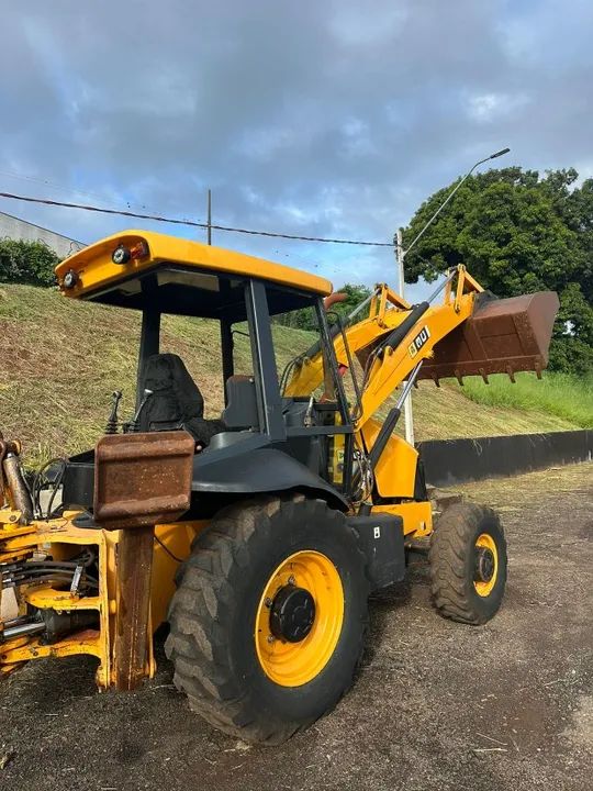 RETROESCAVADEIRA JCB 3C 4X4 2016 - Foto 3