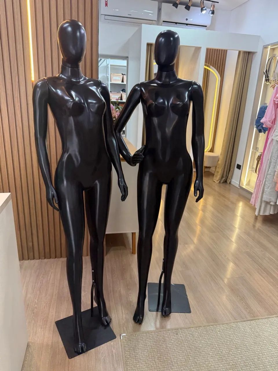 Vendo manequins - leia o anúncio 