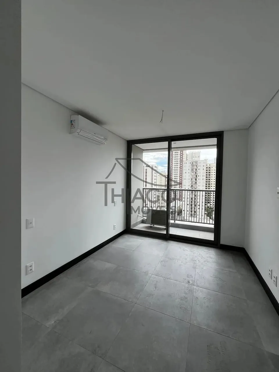 Studio novo com sacada e mobiliado de 20m² para locação, localizado no bairro do Tatuapé,
