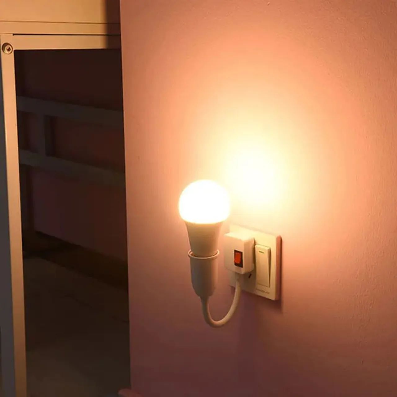 Tomada de lâmpada 360° com interruptor - Foto 2