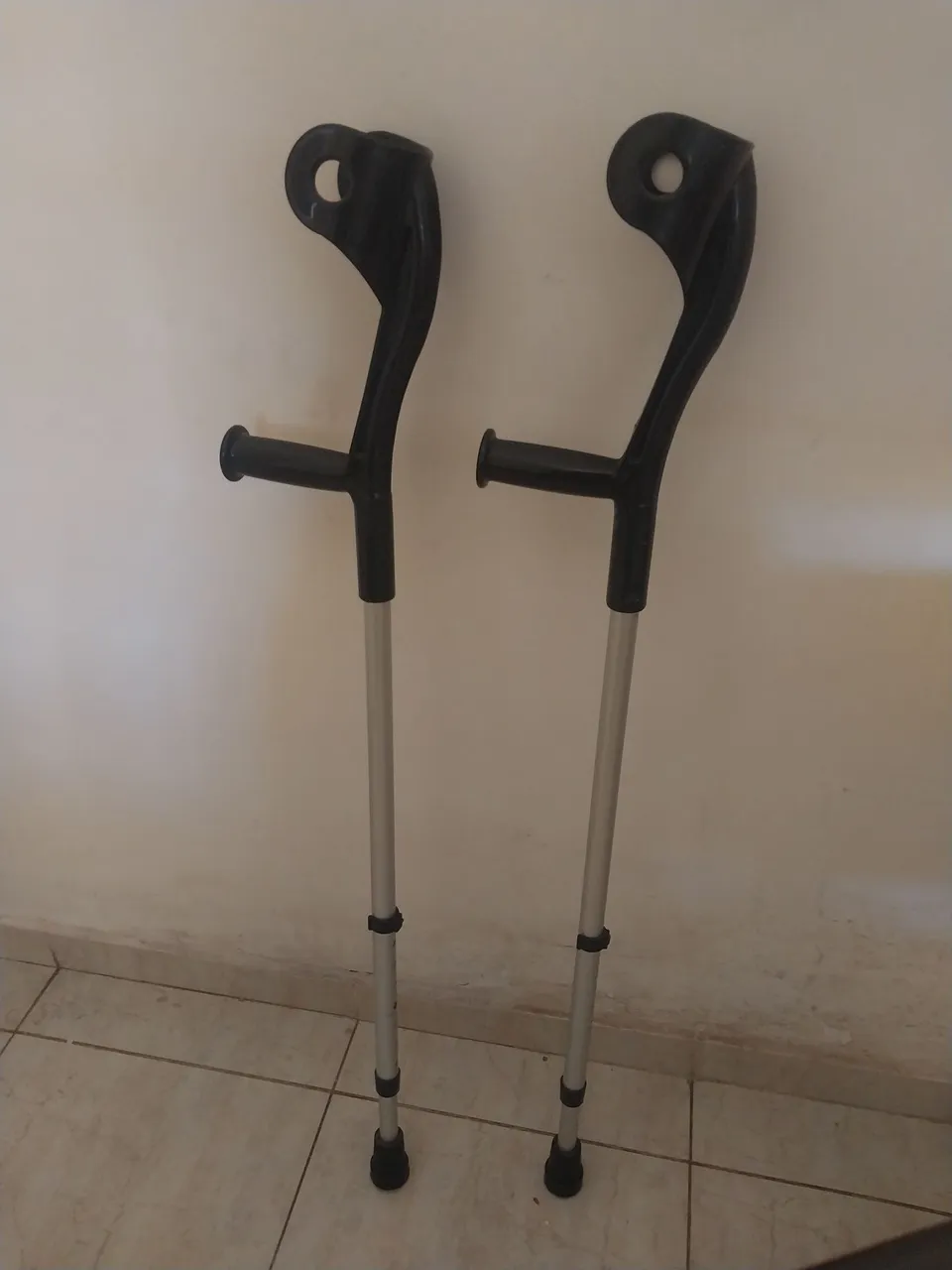 Par de muletas de apoio