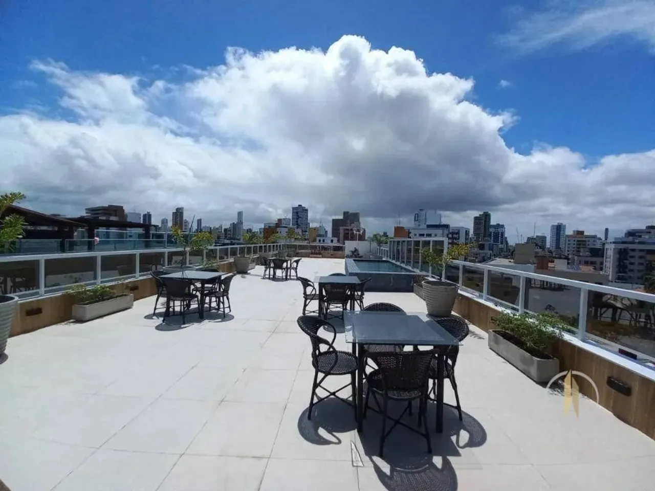 Apartamento com 1 dormitório para alugar, 29 m² por R$ 2.200,01/mês - Bessa - João Pessoa/