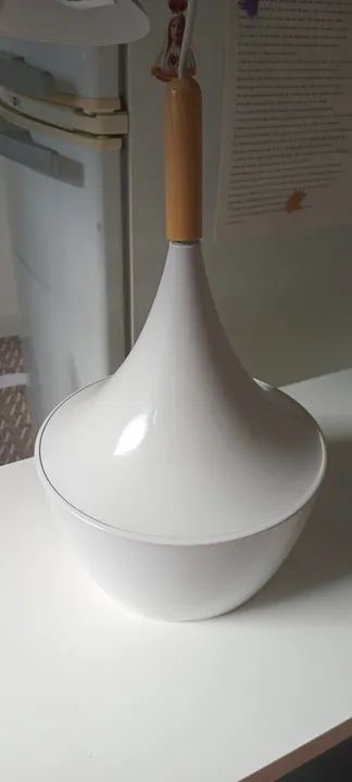 Luminária branca metal e detalhe em madeira - Foto 2