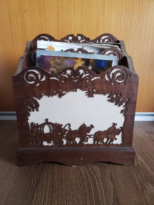 Porta-revistas antigo de madeira - Foto 5
