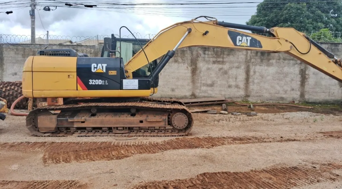 Escavadeira Caterpillar 320D2 L - Potência e Eficiência