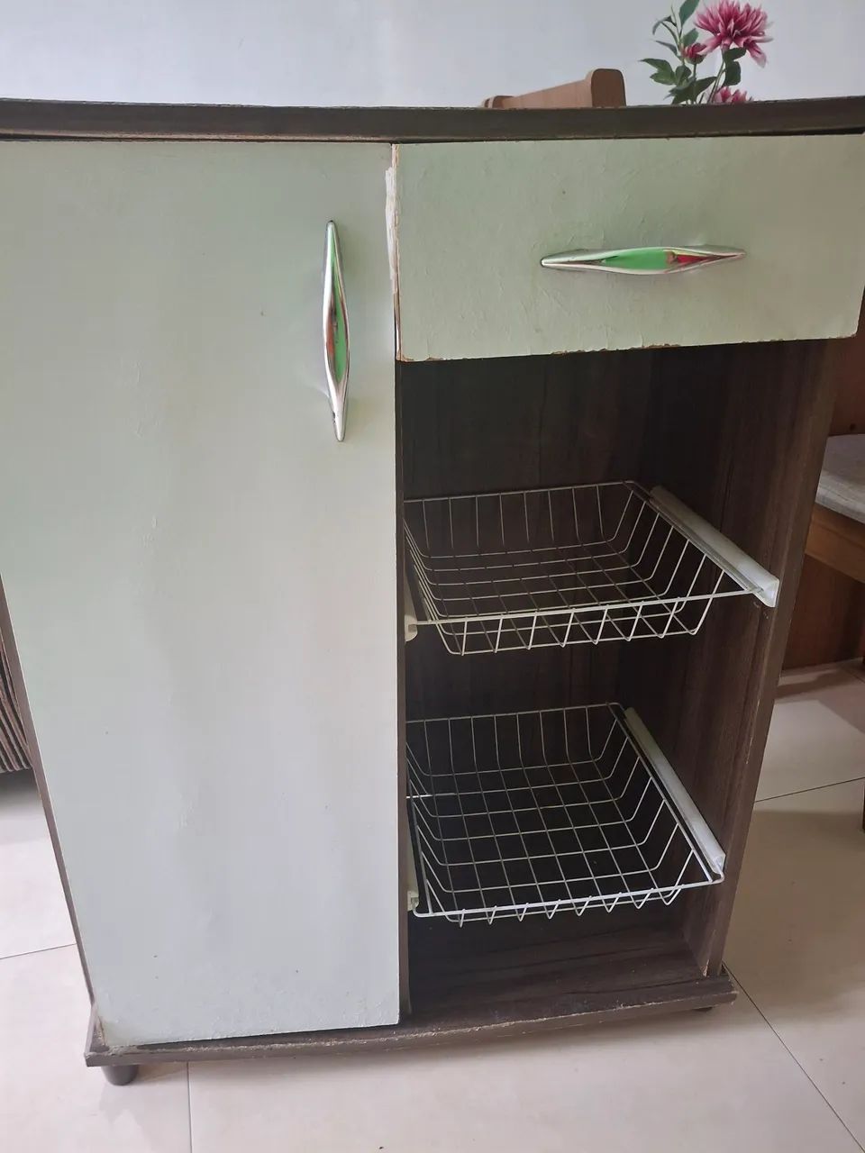 Armário de cozinha com prateleiras e cestos - Foto 2