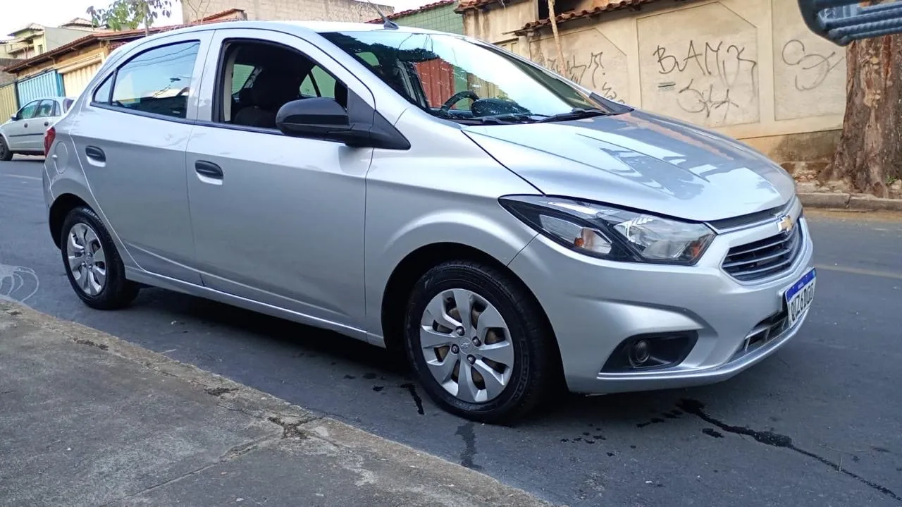 ONIX JOY 1.0 4 PORTAS MULTIMÍDIA
