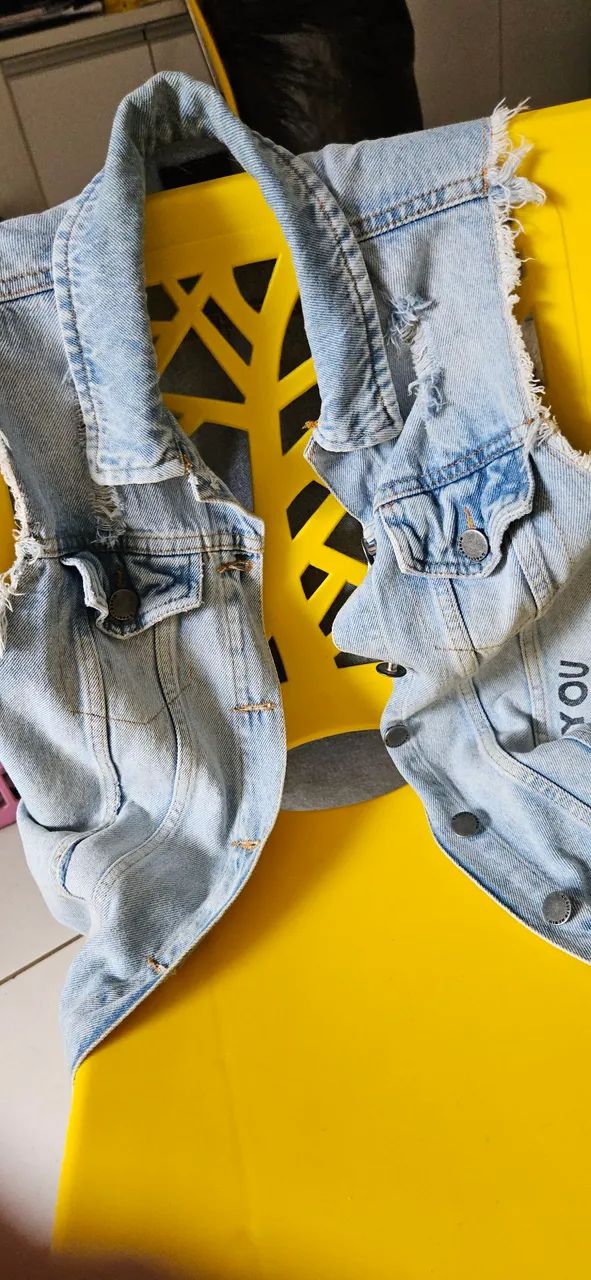 Colete Jeans Desfiado Feminino