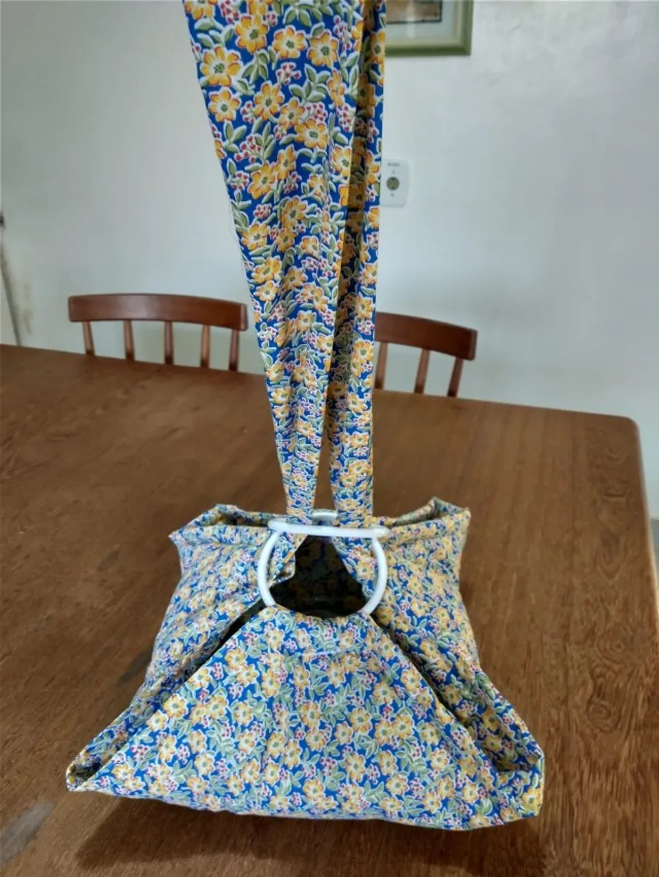 CESTA PARA CARREGAR TRAVESSA COM COMIDA 