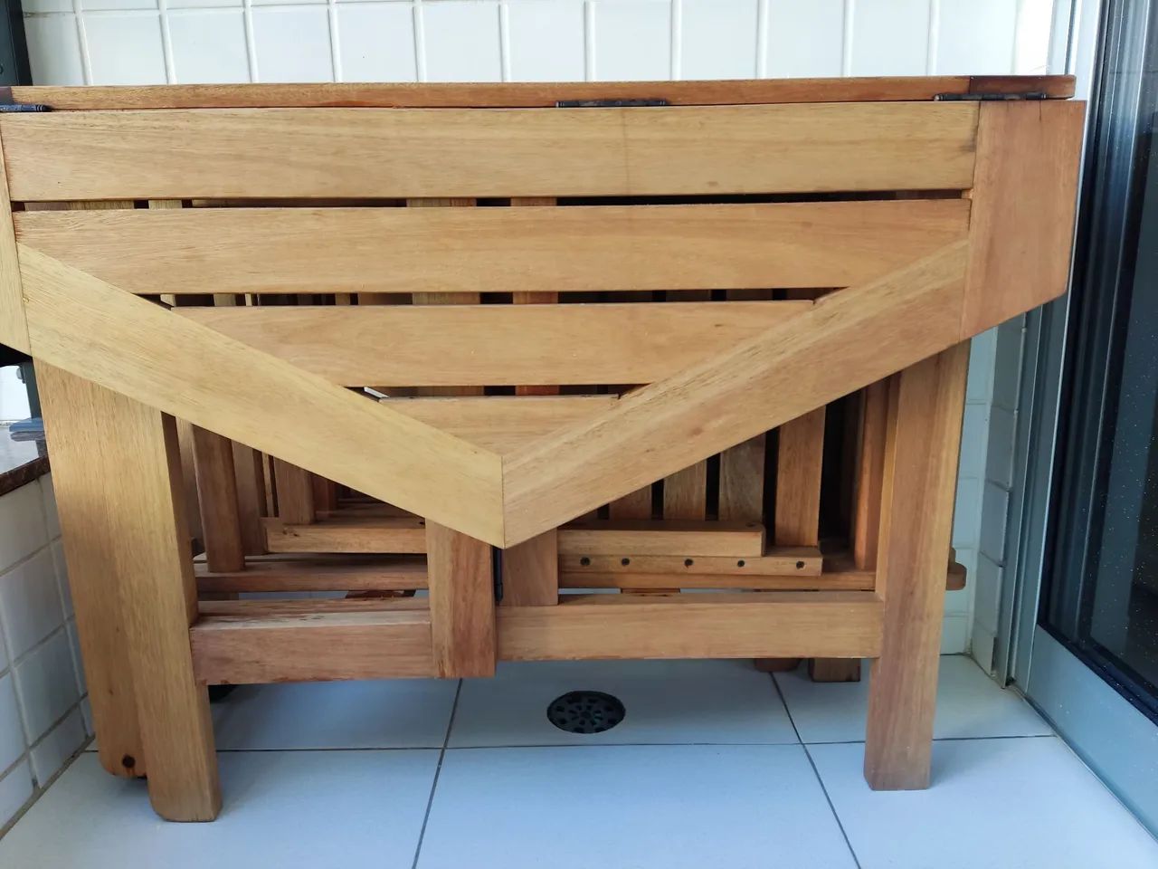 Mesa com cadeiras em madeira  - Foto 2