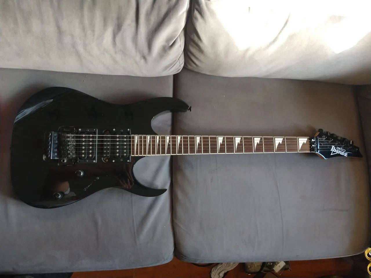 Guitarra Superstrato Ibanez Gio GRG 270 DXBNK Black Night  - Foto 5