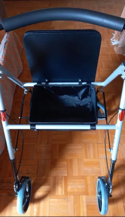 ANDADOR COM RODAS E CADEIRA / USADO IMPECÁVEL !  - Foto 3