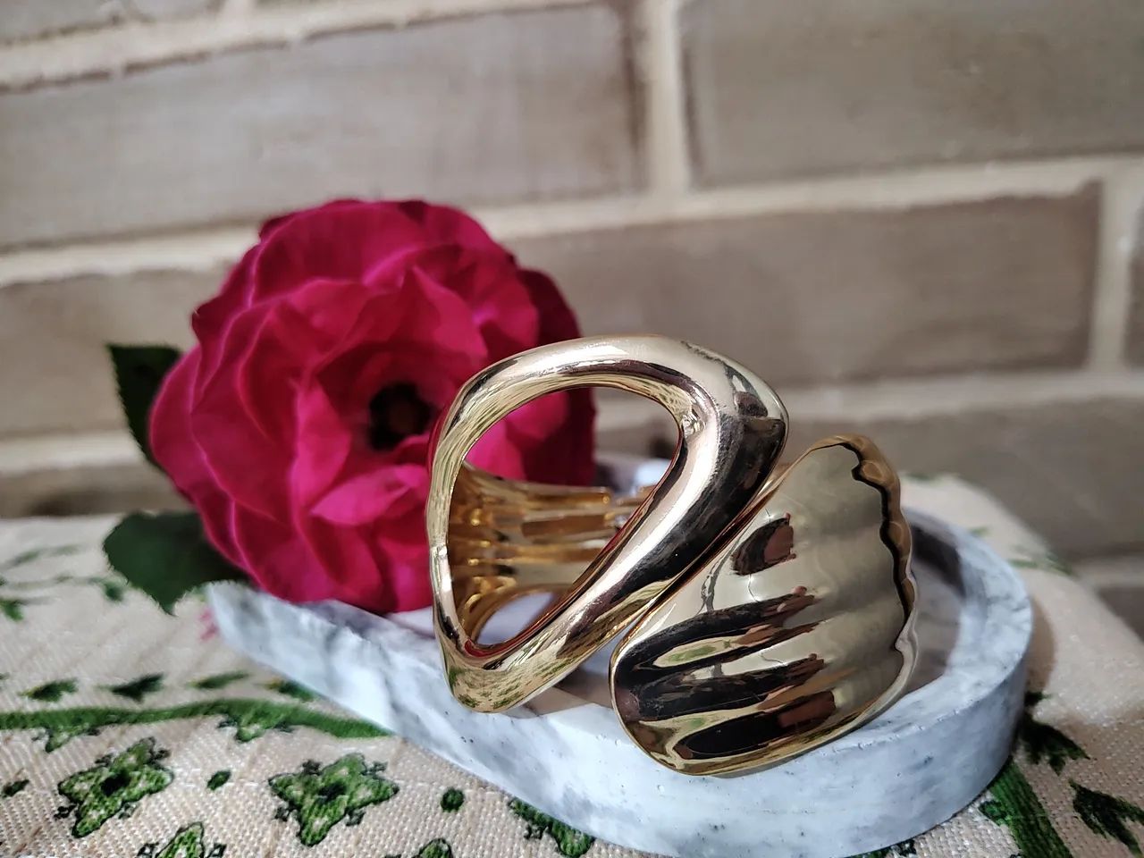 Bracelete folheado em ouro 18k com Design Moderno