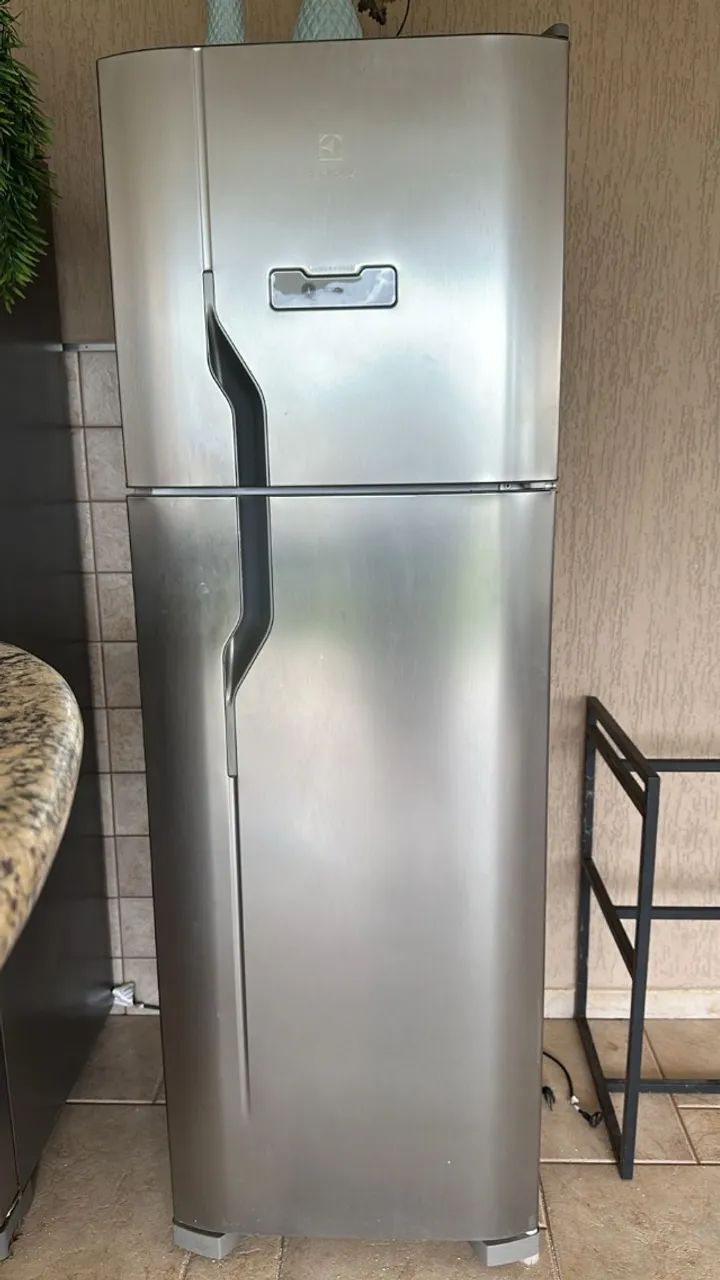 Refrigerador Electrolux Frost Free - Modelo DFX41 (371 Litros)