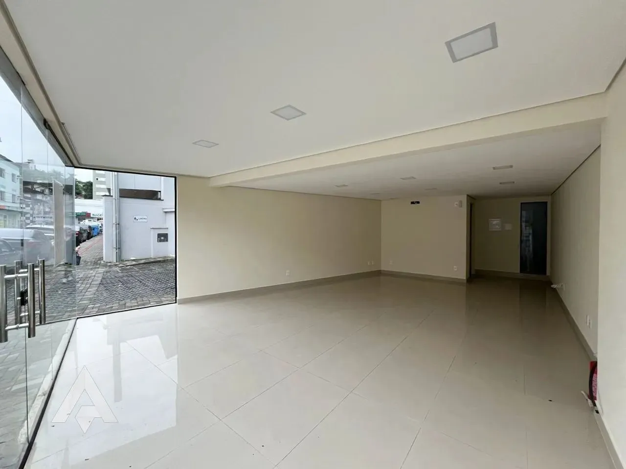 Excelente loja térrea disponível para locação no bairro Vila Nova!