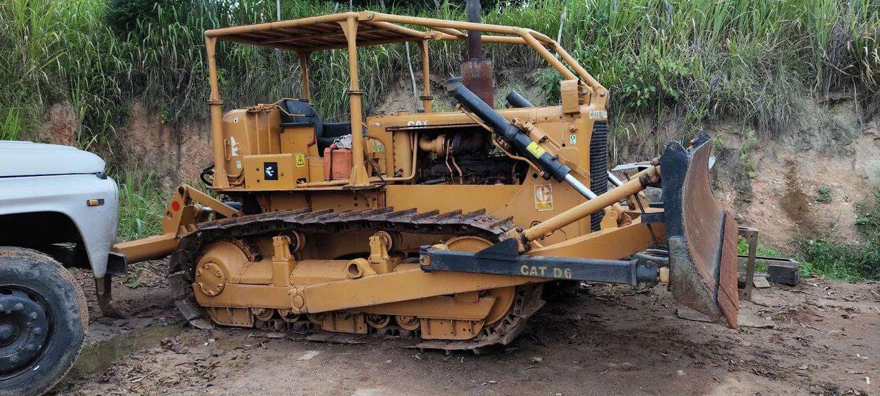 Trator de Esteira CAT D6-81 - Foto 2