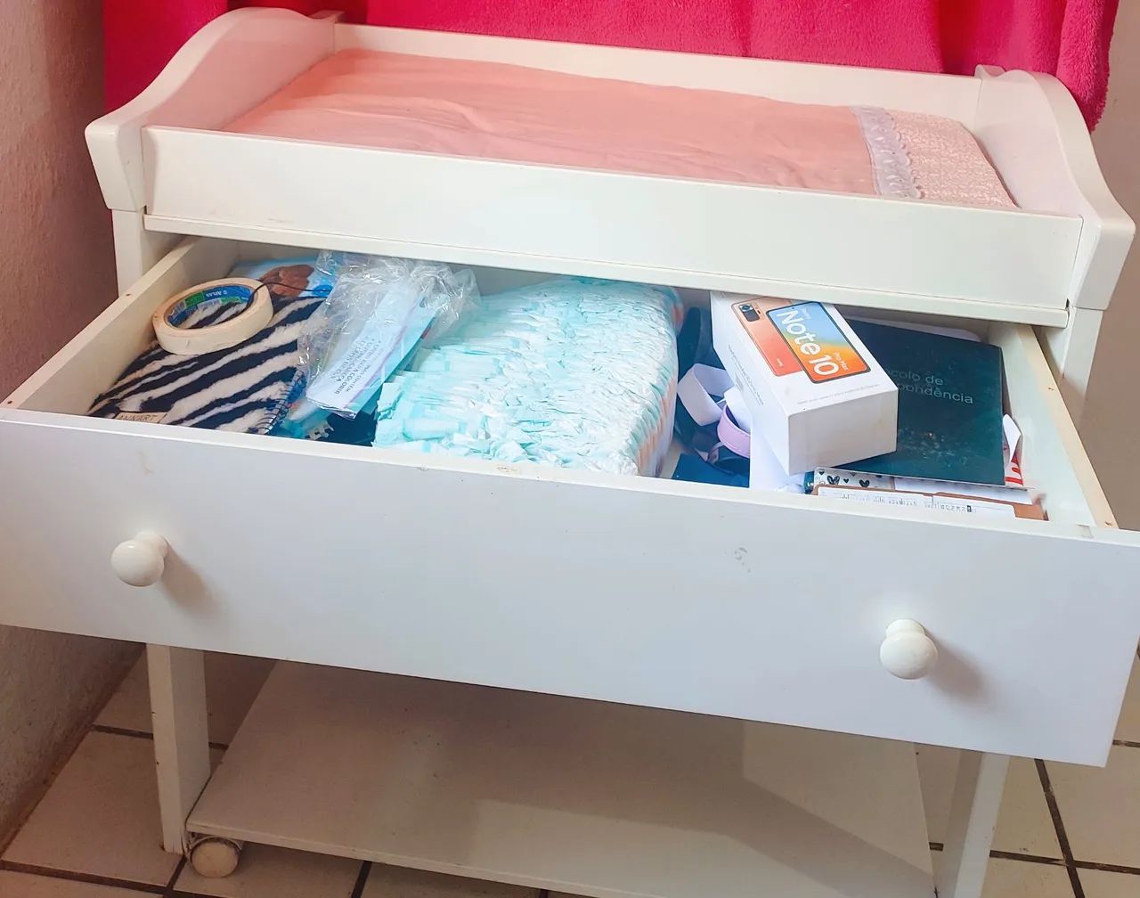 Trocador de bebê branco com prateleiras - Foto 2