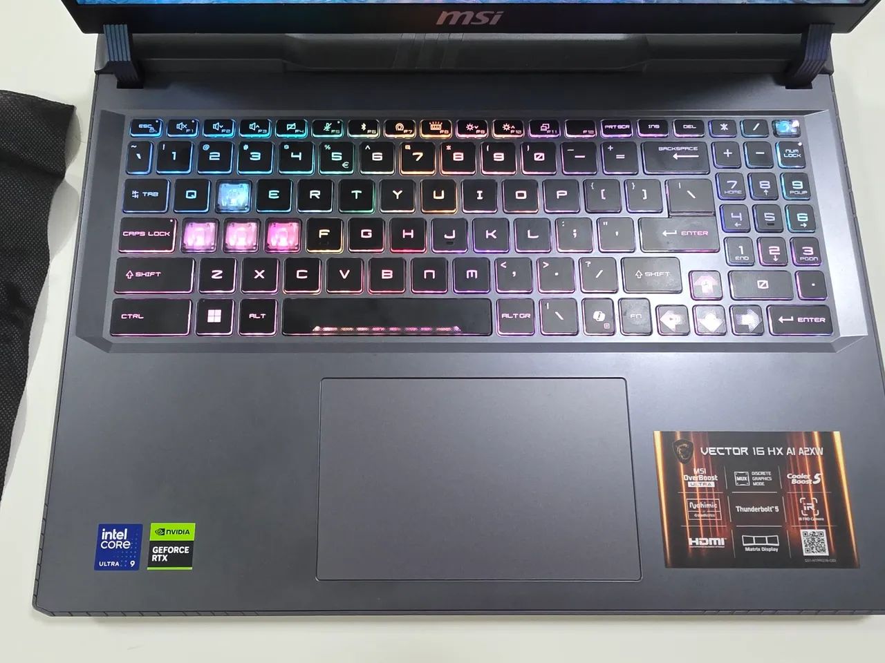 Notebook Gamer MSI VECTOR 16 HX RTX 5080 - Foto 2