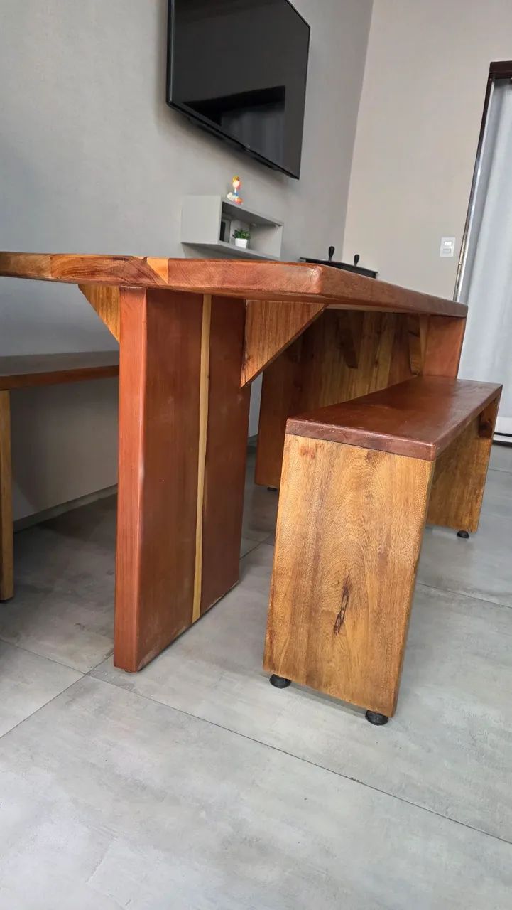 Mesa de madeira maciça  1,44cm comp x 74cm larg x  79cm alt - Foto 3