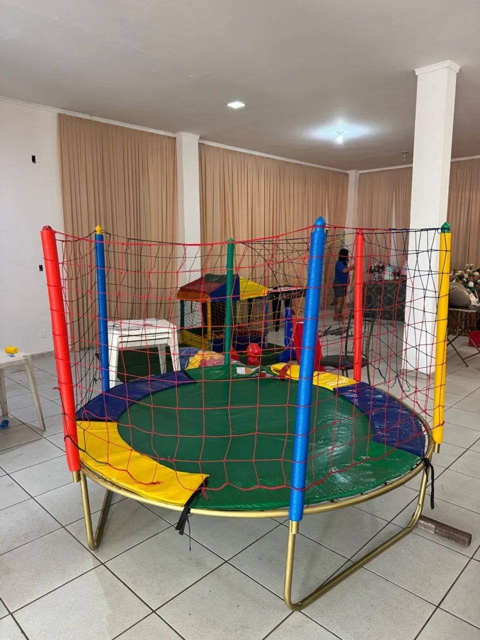 Vendo pula pula e piscina de bolinha