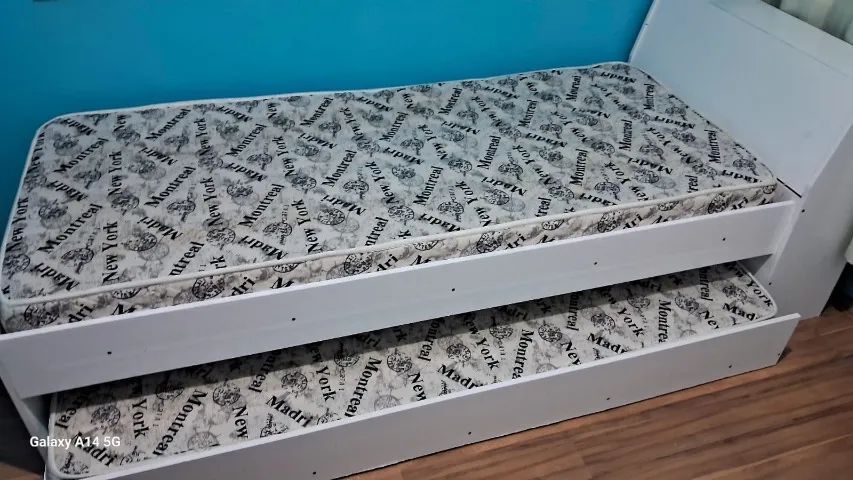 Cama solteiro com cama auxiliar  e dois colchões. - Foto 2